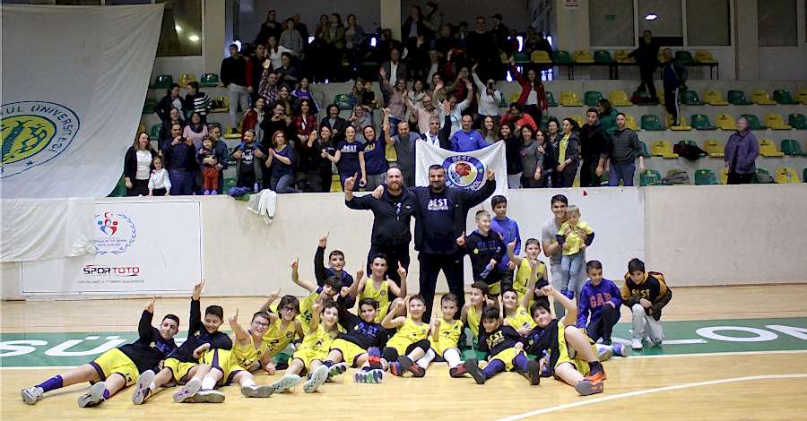 Uniminicup 2019 Şampiyonu Best Basketbol U11 Takımı